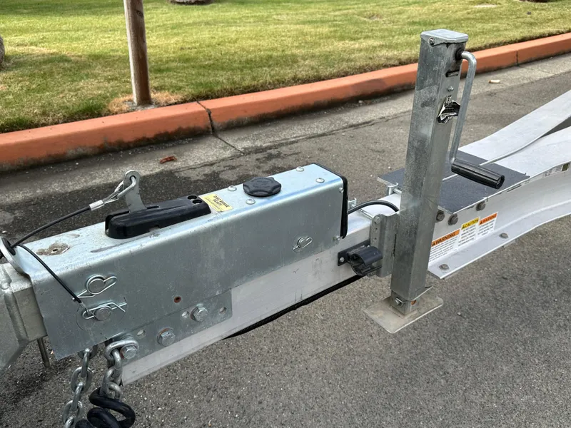 Slide: The Image of Tr Hitch & Jackstandailer - 25