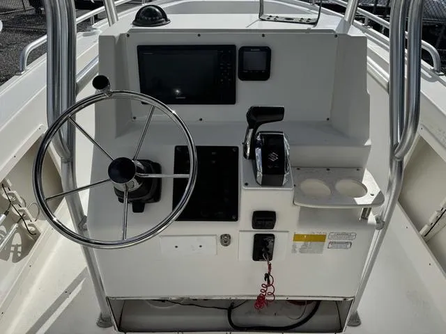 Slide: The Image of Mako 212 Center Console 2008 - 8