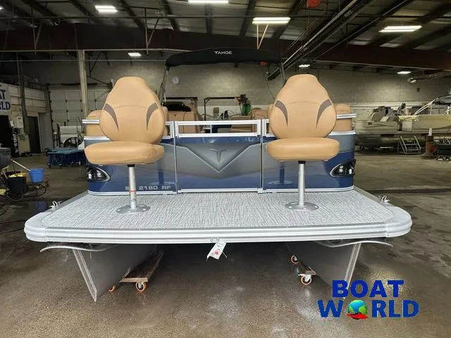 Slide: The Image of 2025 Tahoe Sport 23' Fish & Cruise boat with Honda 4-Stroke EFI in showroom. - 37