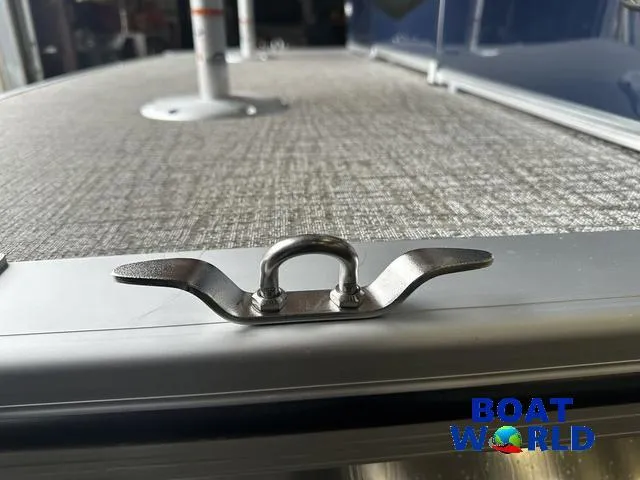 Slide: The Image of Tahoe Sport 23' Fish & Cruise boat detail, 2025 model, featuring a Honda 4-Stroke EFI. - 40