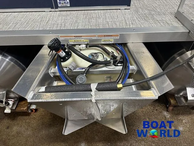 Slide: The Image of 2025 Tahoe Sport 23' Fish & Cruise boat fuel system at Boat World showroom. - 46