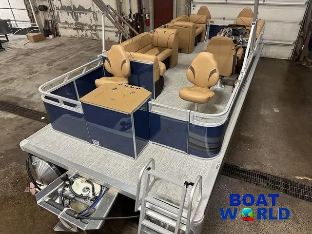 Slide: The Image of 2025 Tahoe Sport 23' Fish & Cruise pontoon boat with Honda 4-Stroke EFI engine. - 48