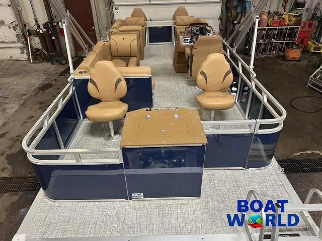 Slide: The Image of 2025 Tahoe Sport 23' Fish & Cruise boat with Honda 4-Stroke EFI engine, beige seating. - 7