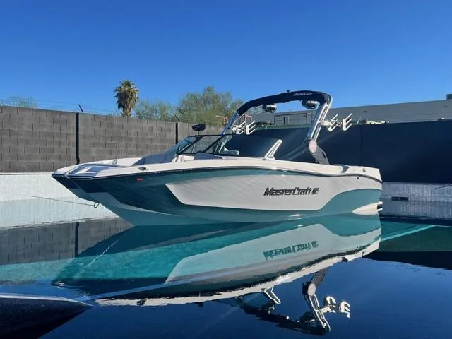 Slide: The Image of MasterCraft XT22 2025 - 1