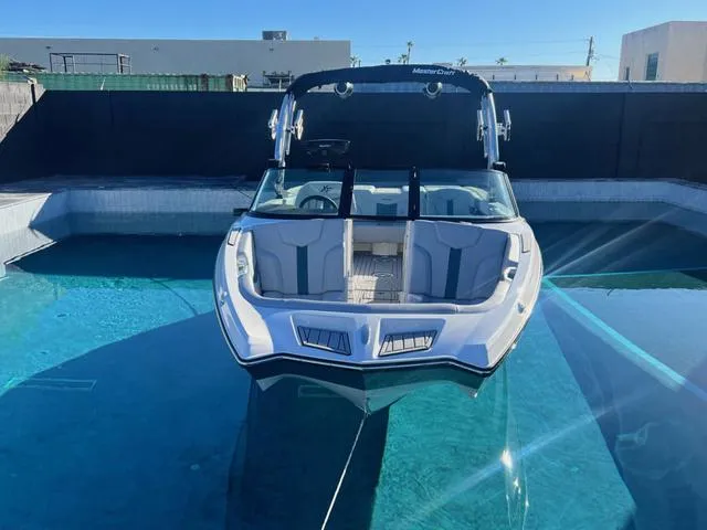 Slide: The Image of MasterCraft XT22 2025 - 2