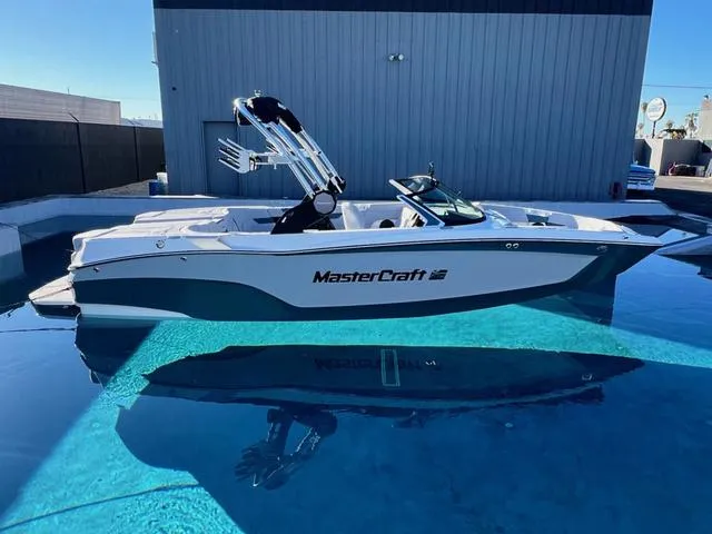 Slide: The Image of MasterCraft XT22 2025 - 4