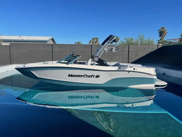Slide: The Image of MasterCraft XT22 2025 - 8