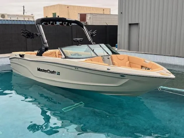 Slide: The Image of MasterCraft XT25 2025 - 3