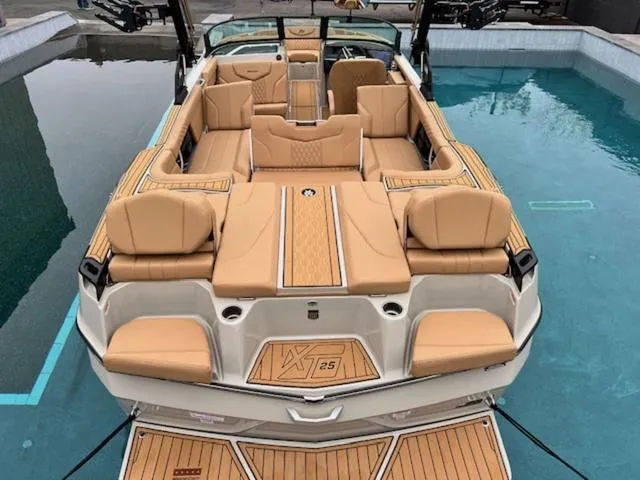 Slide: The Image of MasterCraft XT25 2025 - 7