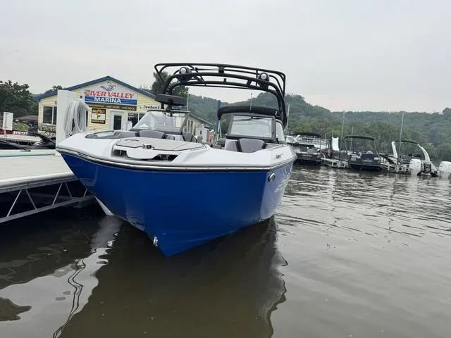 Slide: The Image of Yamaha 255XD 2025 - 2