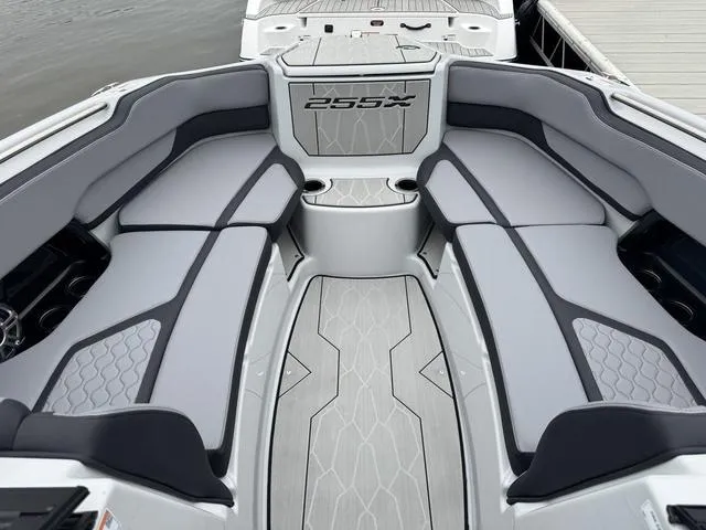 Slide: The Image of Yamaha 255XD 2025 - 29