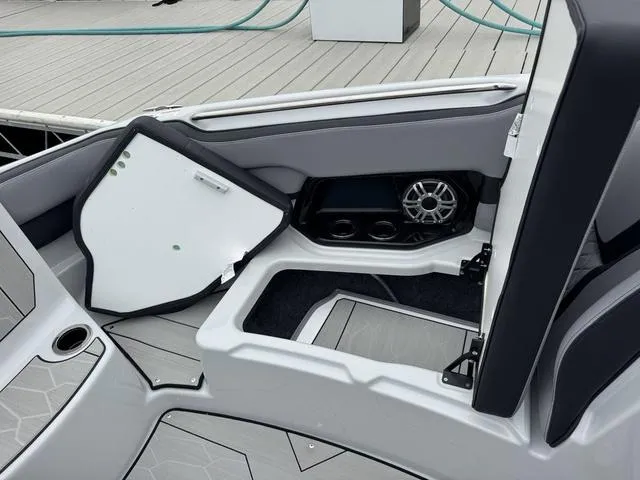 Slide: The Image of Yamaha 255XD 2025 - 33