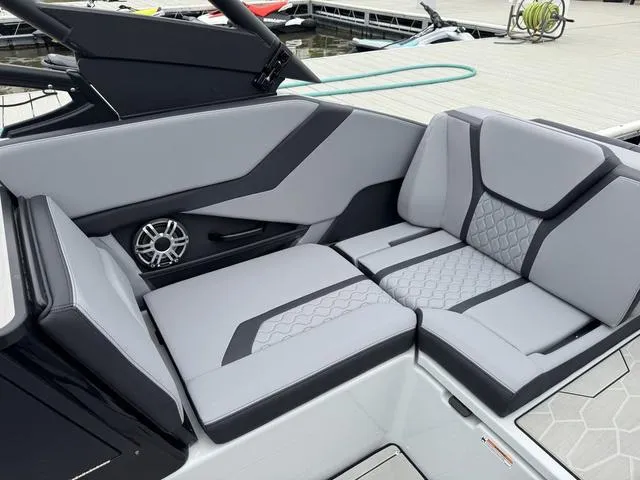 Slide: The Image of Yamaha 255XD 2025 - 8