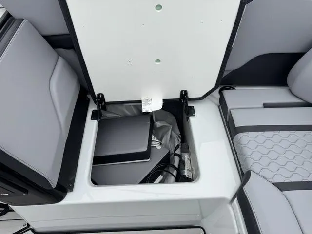 Slide: The Image of Yamaha 255XD 2025 - 9