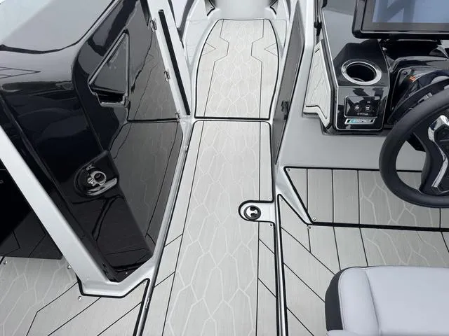 Slide: The Image of Yamaha 255XD 2025 - 20