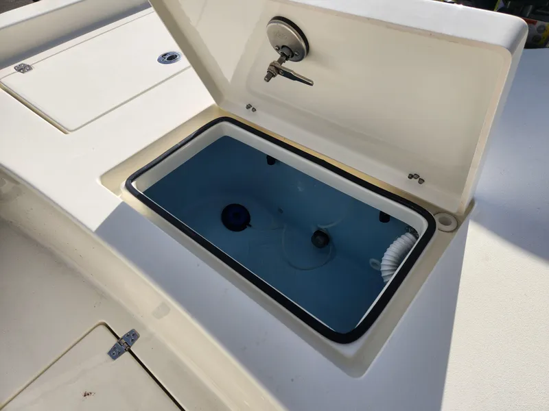 Slide: The Image of 2025 Pathfinder 2600 HPS boat livewell with open lid and water inside. - 31