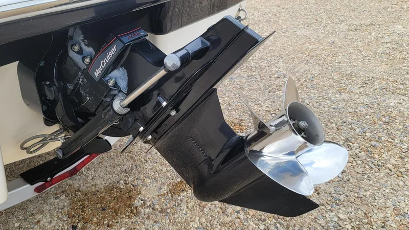 Slide: The Image of 2016 Chaparral 19 H2O Sport boat with MerCruiser Alpha One outdrive. - 18