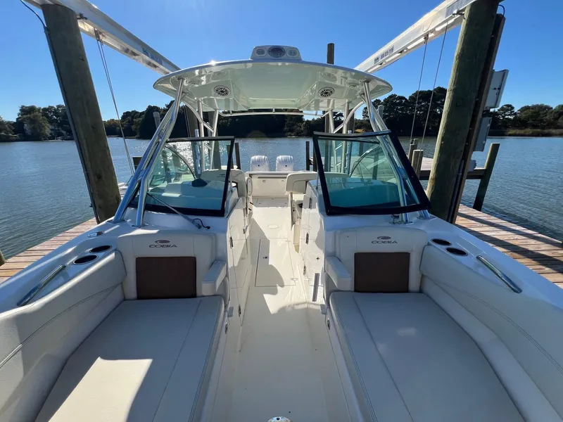 Slide: The Image of Cobia 280 Dual Console - 9