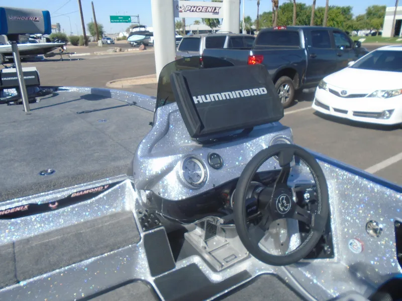 Slide: The Image of 2005 Phoenix 921 ELITE boat dashboard with Humminbird navigation system. - 10