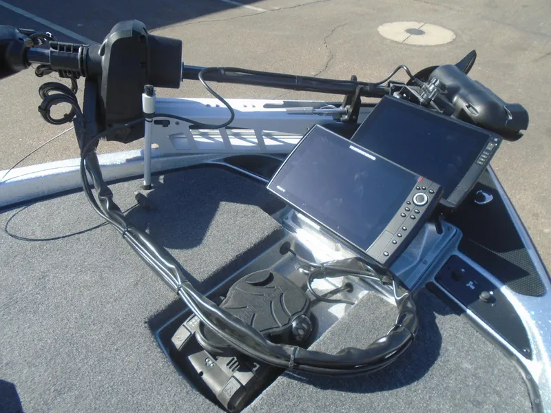 Slide: The Image of 2005 Phoenix 921 ELITE boat dashboard with advanced navigation equipment. - 6