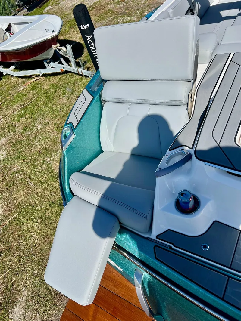 Slide: The Image of MasterCraft X24 2022 - 11