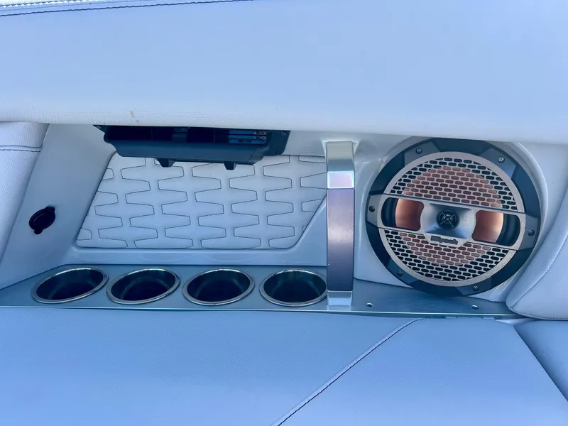 Slide: The Image of MasterCraft X24 2022 - 16