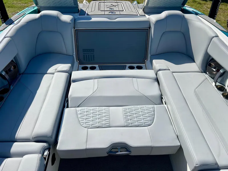 Slide: The Image of MasterCraft X24 2022 - 17