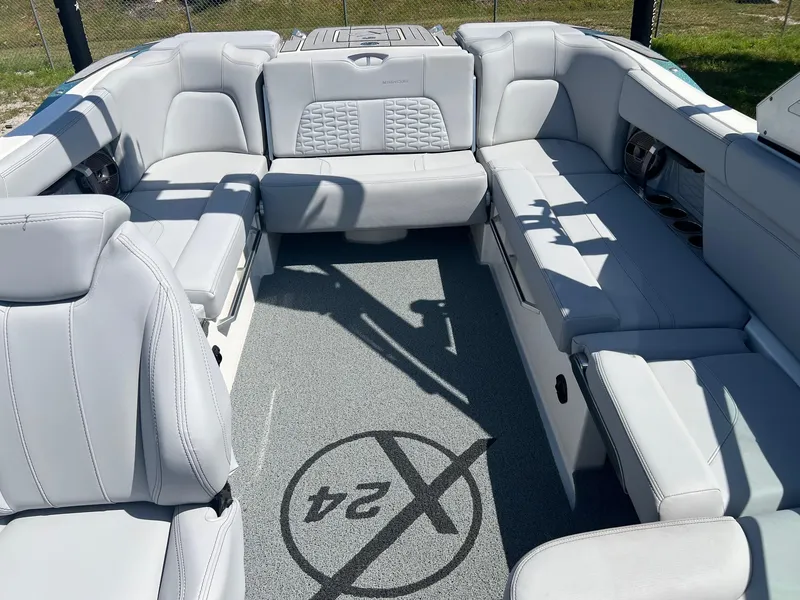 Slide: The Image of MasterCraft X24 2022 - 20