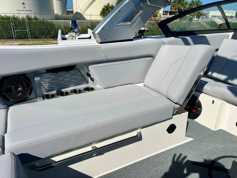 Slide: The Image of MasterCraft X24 2022 - 23