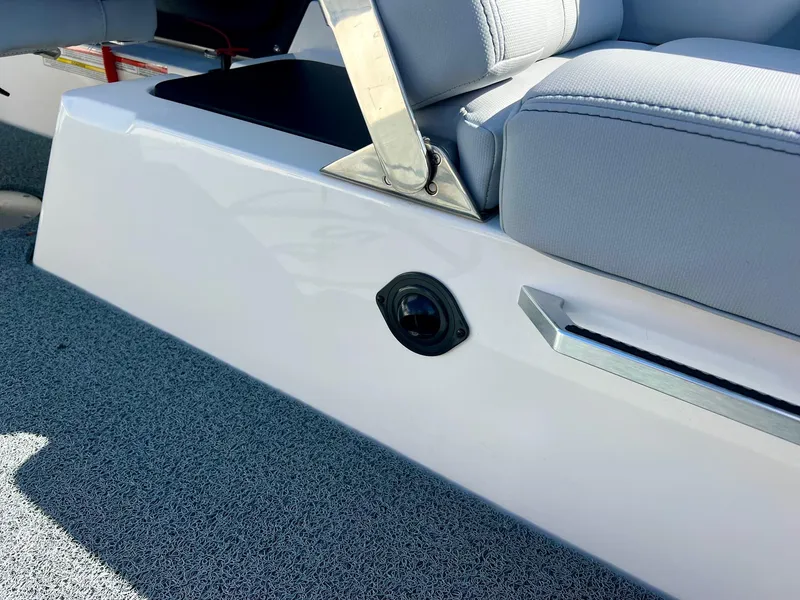 Slide: The Image of MasterCraft X24 2022 - 24