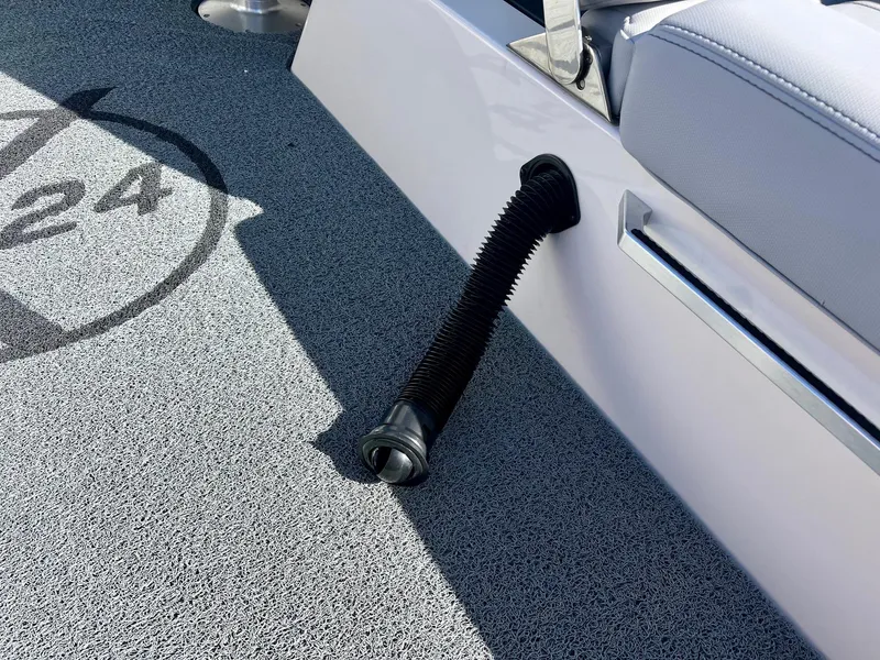 Slide: The Image of MasterCraft X24 2022 - 25