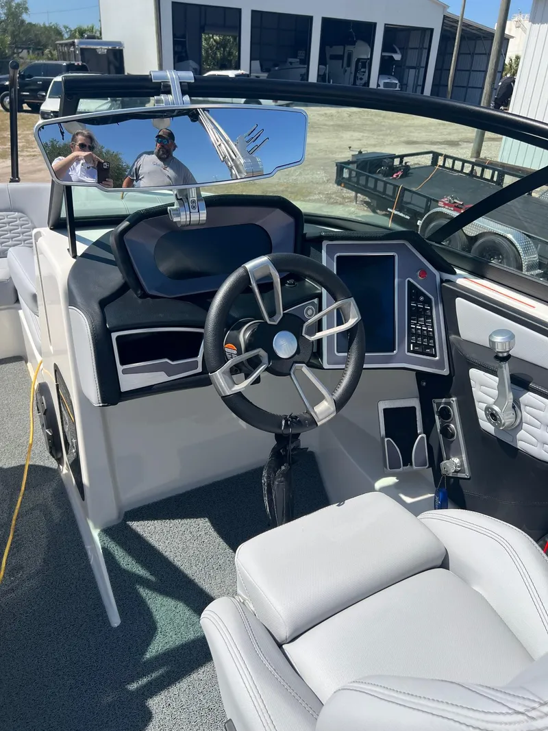 Slide: The Image of MasterCraft X24 2022 - 27