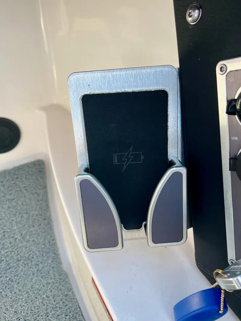 Slide: The Image of MasterCraft X24 2022 - 28