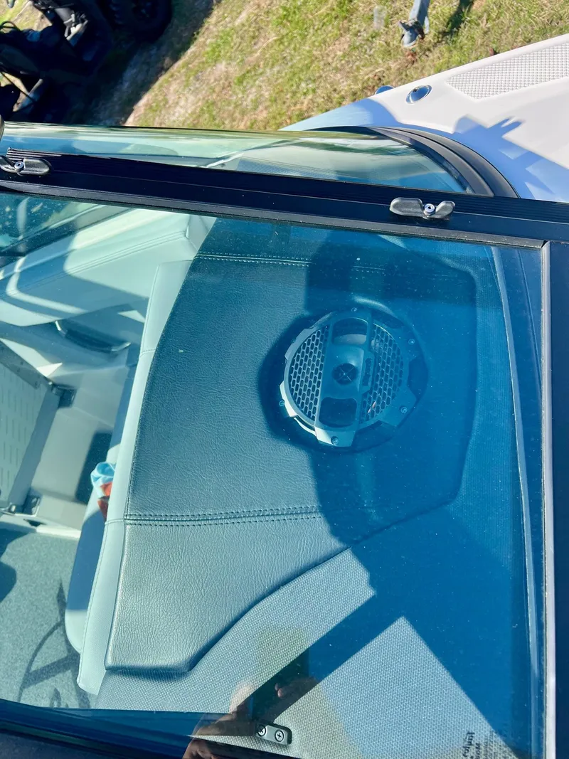 Slide: The Image of MasterCraft X24 2022 - 31