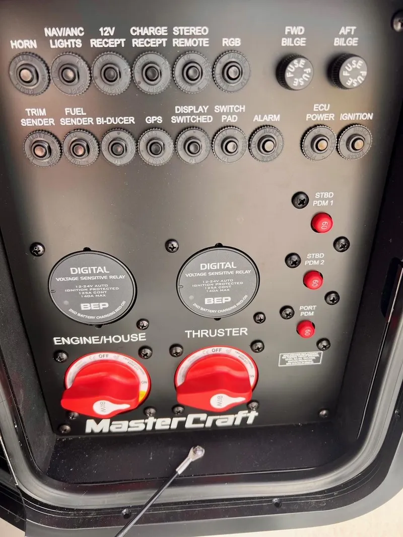 Slide: The Image of MasterCraft X24 2022 - 37