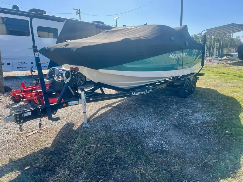 Slide: The Image of MasterCraft X24 2022 - 4