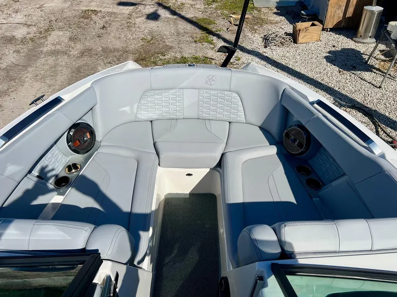 Slide: The Image of MasterCraft X24 2022 - 41