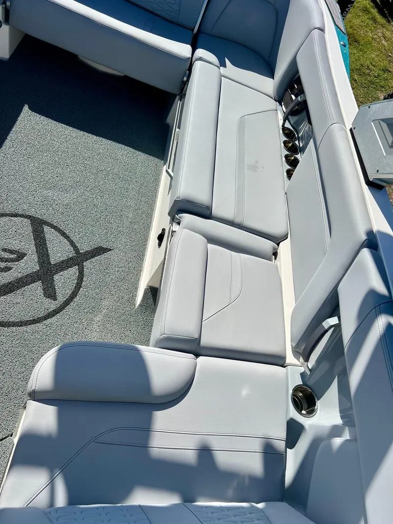 Slide: The Image of MasterCraft X24 2022 - 43