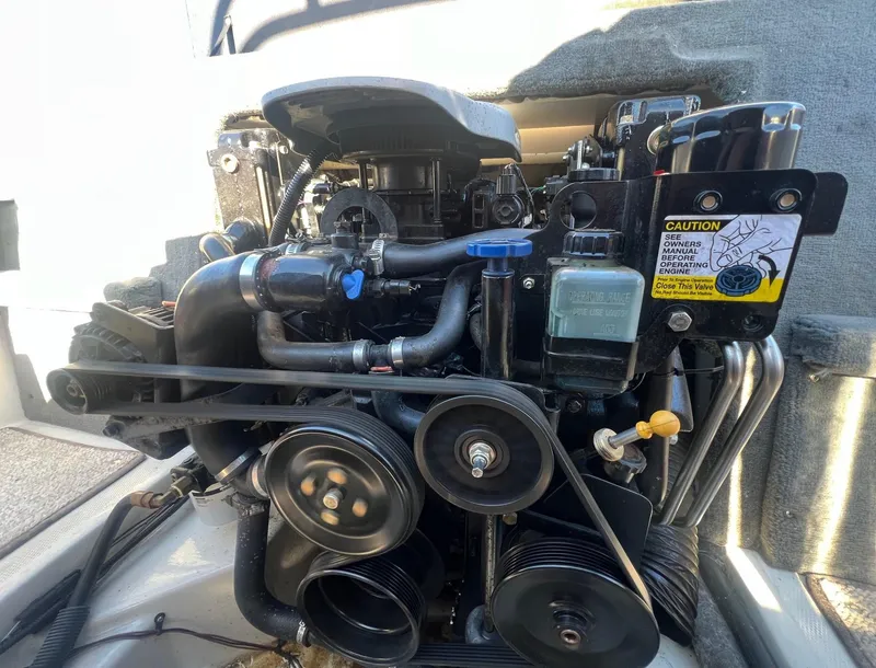 Slide: The Image of Engine of 2010 Sea Ray 205 Sport boat, detailed view. - 15