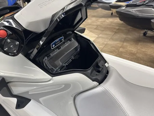 Slide: The Image of Sea-Doo FISH PRO 2025 - 13