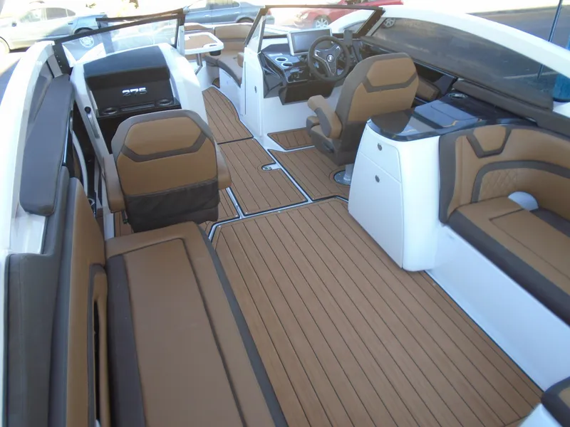 Slide: The Image of 2025 Yamaha 275 SD - 16