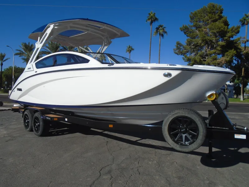 Slide: The Image of 2025 Yamaha 275 SD - 2