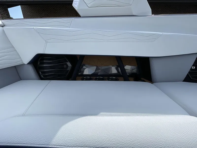 Slide: The Image of Nautique G23 2025 - 11