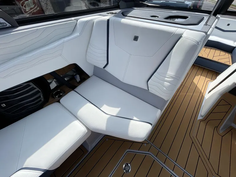 Slide: The Image of Nautique G23 2025 - 12