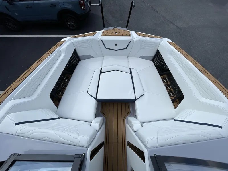 Slide: The Image of Nautique G23 2025 - 18