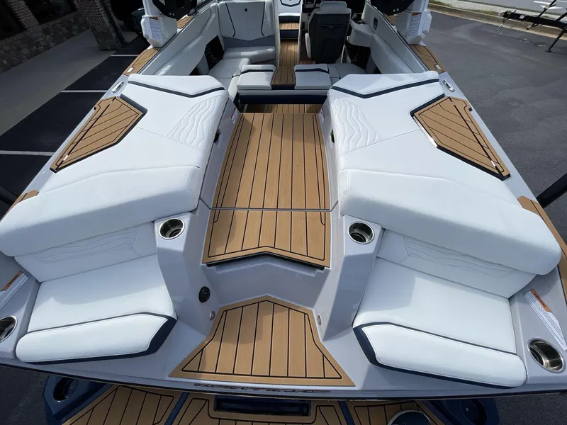 Slide: The Image of Nautique G23 2025 - 26