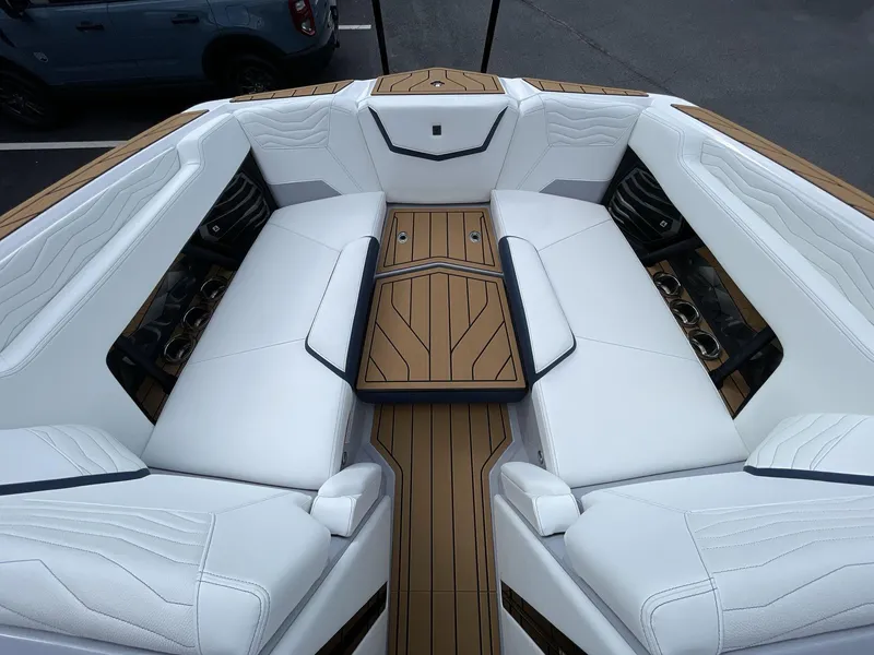 Slide: The Image of Nautique G23 2025 - 33