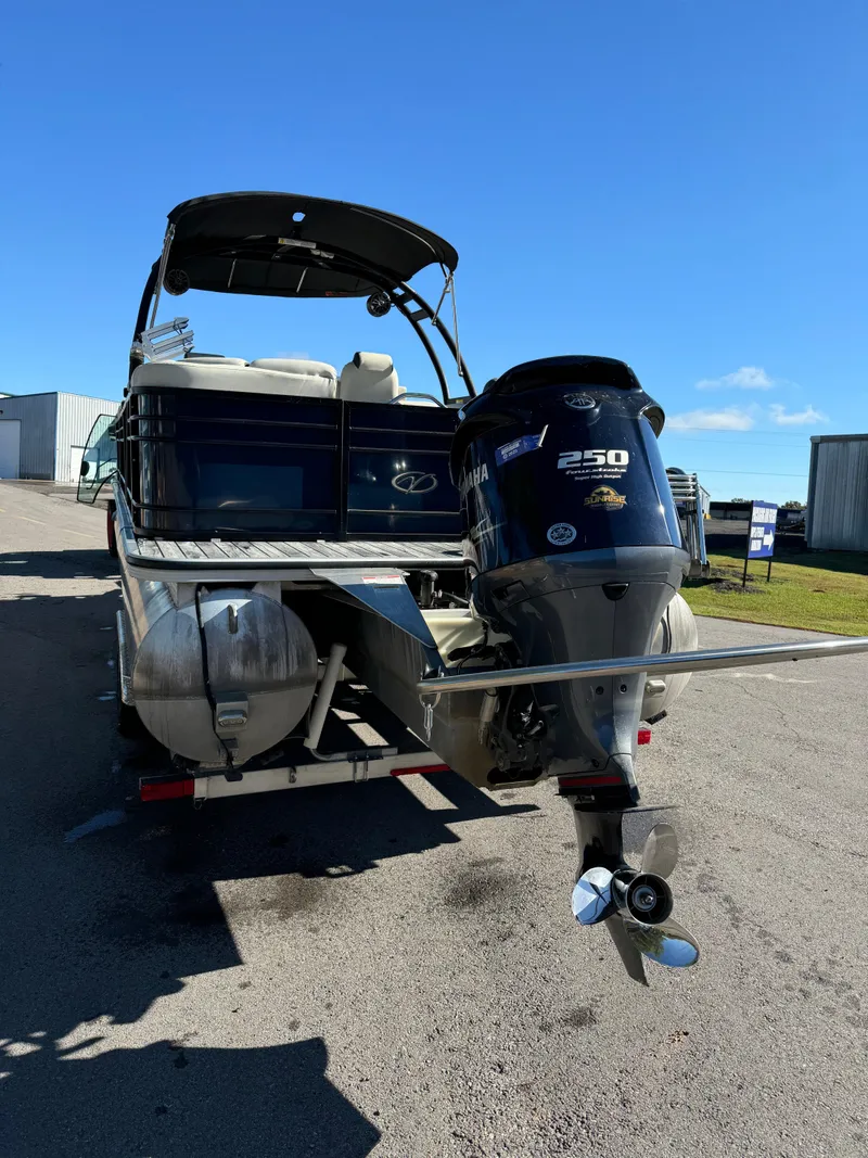 Slide: The Image of 2019 Veranda VP25RCT pontoon boat with Yamaha 250 outboard motor on trailer. - 3