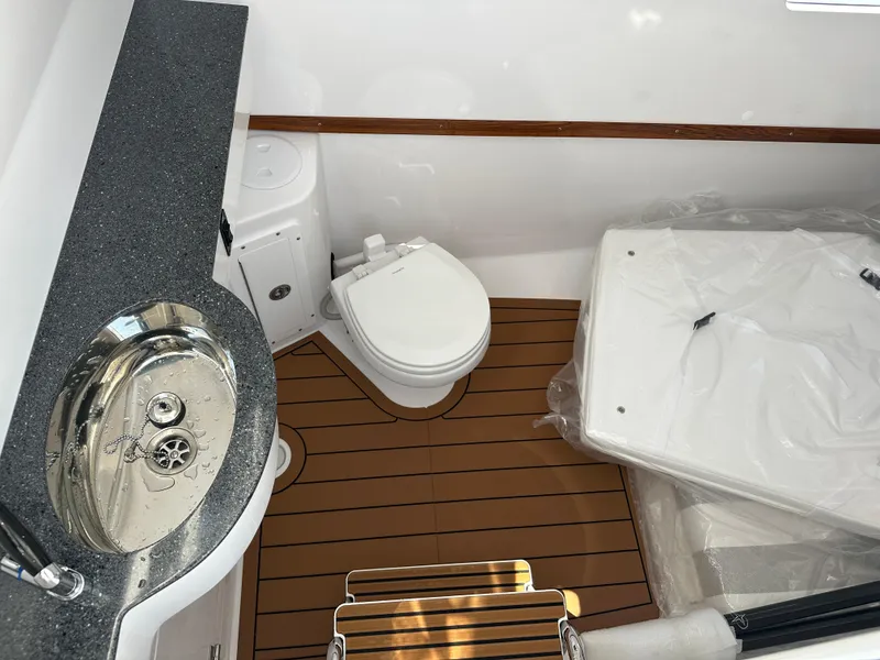 Slide: The Image of Southport 33 FE, Southport 33 Family Edition, Southport 33 Center Console, Southport, REV Yacht Sales - 15