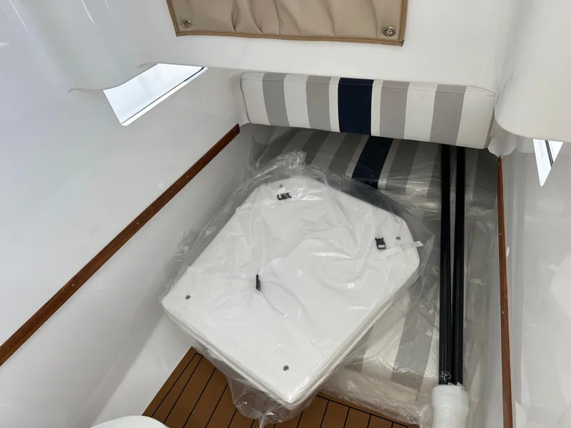 Slide: The Image of Southport 33 FE, Southport 33 Family Edition, Southport 33 Center Console, Southport, REV Yacht Sales - 16